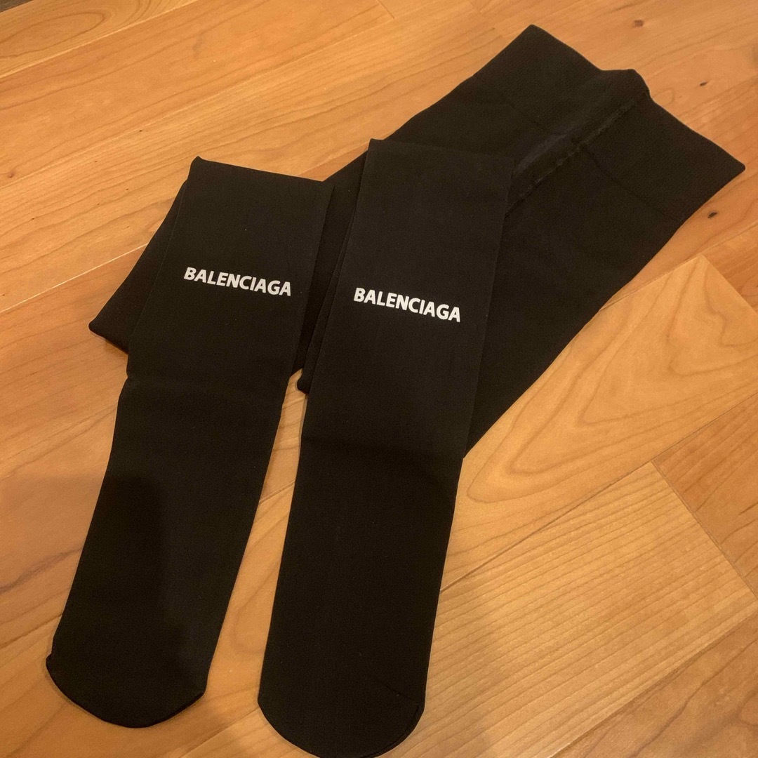 Balenciaga(バレンシアガ)のバレンシアガ　BALENCIAGA タイツ　黒　秋冬　ロゴデザイン　レア レディースのレッグウェア(タイツ/ストッキング)の商品写真