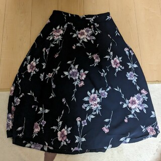 ミッシュマッシュ(MISCH MASCH)の花柄スカート。╰⁠(⁠*⁠´⁠︶⁠`⁠*⁠)⁠╯(ひざ丈スカート)