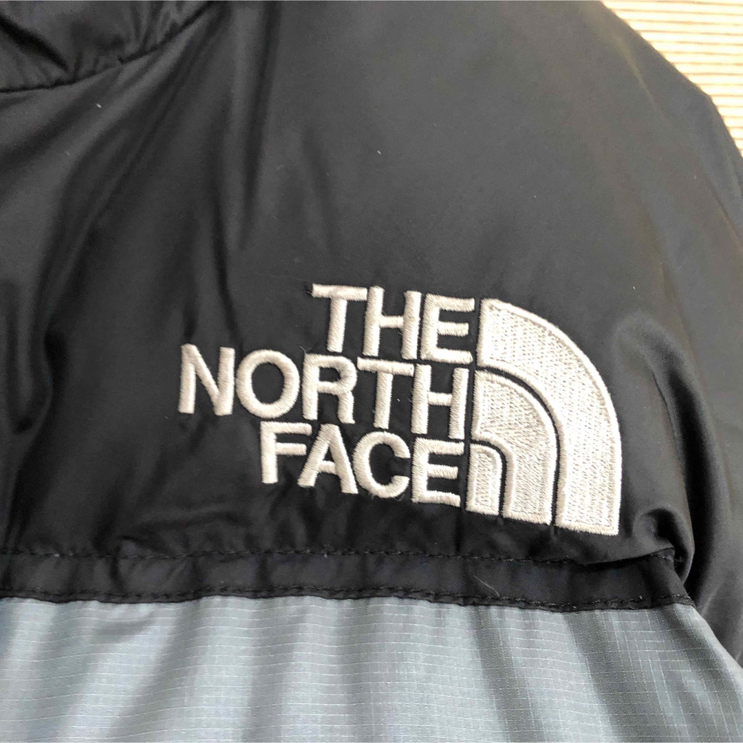 THE NORTH FACE(ザノースフェイス)の【ノースフェイス】ダウンジャケット　ヌプシ　700　黒グレー　ワンポイントK2 メンズのジャケット/アウター(ダウンジャケット)の商品写真