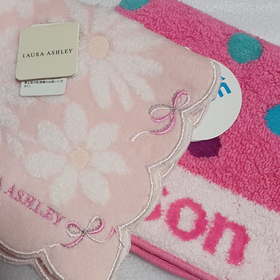 LAURA ASHLEY(ローラアシュレイ)の値下げ📌ローラアシュレイ&キットソン☆タオルハンカチ2枚セット レディースのファッション小物(ハンカチ)の商品写真