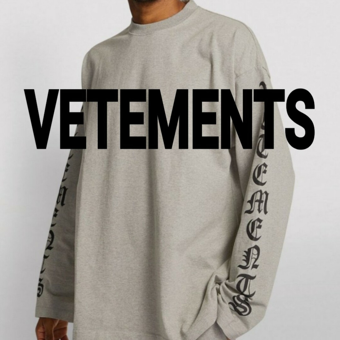 VETEMENTS(ヴェトモン)のVETEMENTS☆Gothic Font Long Sleeveヴェトモン登坂 メンズのトップス(Tシャツ/カットソー(七分/長袖))の商品写真