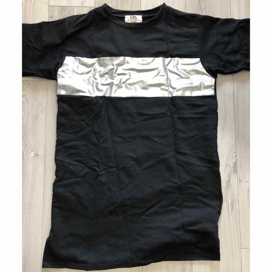 GRL(グレイル)のシルバーライン入りロング丈半袖Tシャツブラック レディースのトップス(Tシャツ(半袖/袖なし))の商品写真