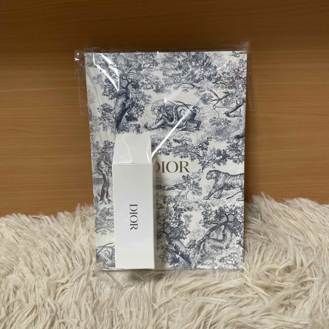 Dior(ディオール)のディオールノベルティ　ノートとリップケース エンタメ/ホビーのコレクション(ノベルティグッズ)の商品写真