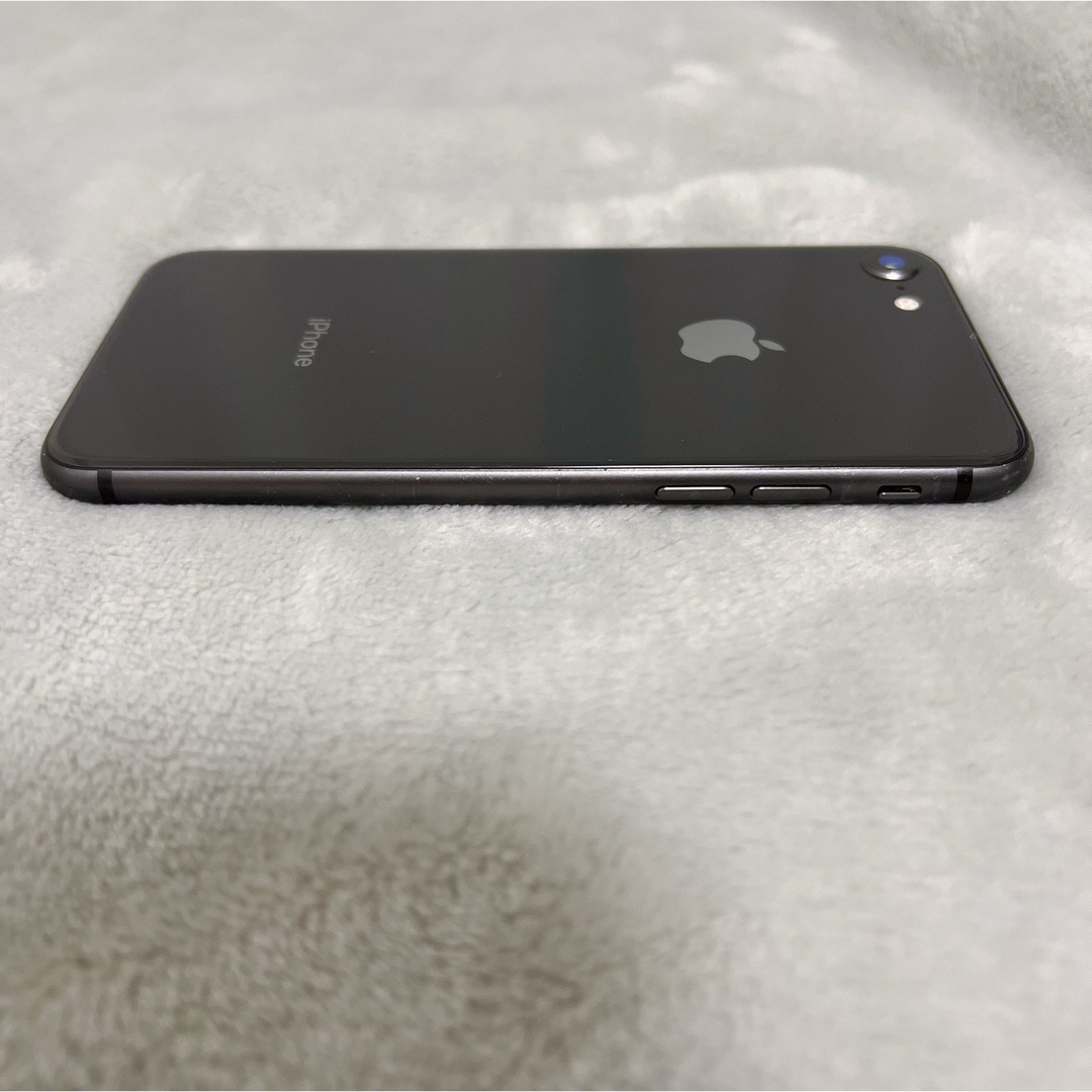 iPhone8 64GB Space Gray スマホ/家電/カメラのスマートフォン/携帯電話(スマートフォン本体)の商品写真