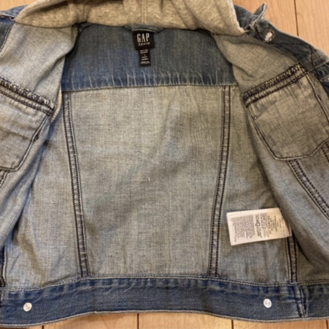 babyGAP(ベビーギャップ)の新品★ 90cm gap デニム　恐竜　Gジャン　ジャケット キッズ/ベビー/マタニティのキッズ服男の子用(90cm~)(ジャケット/上着)の商品写真