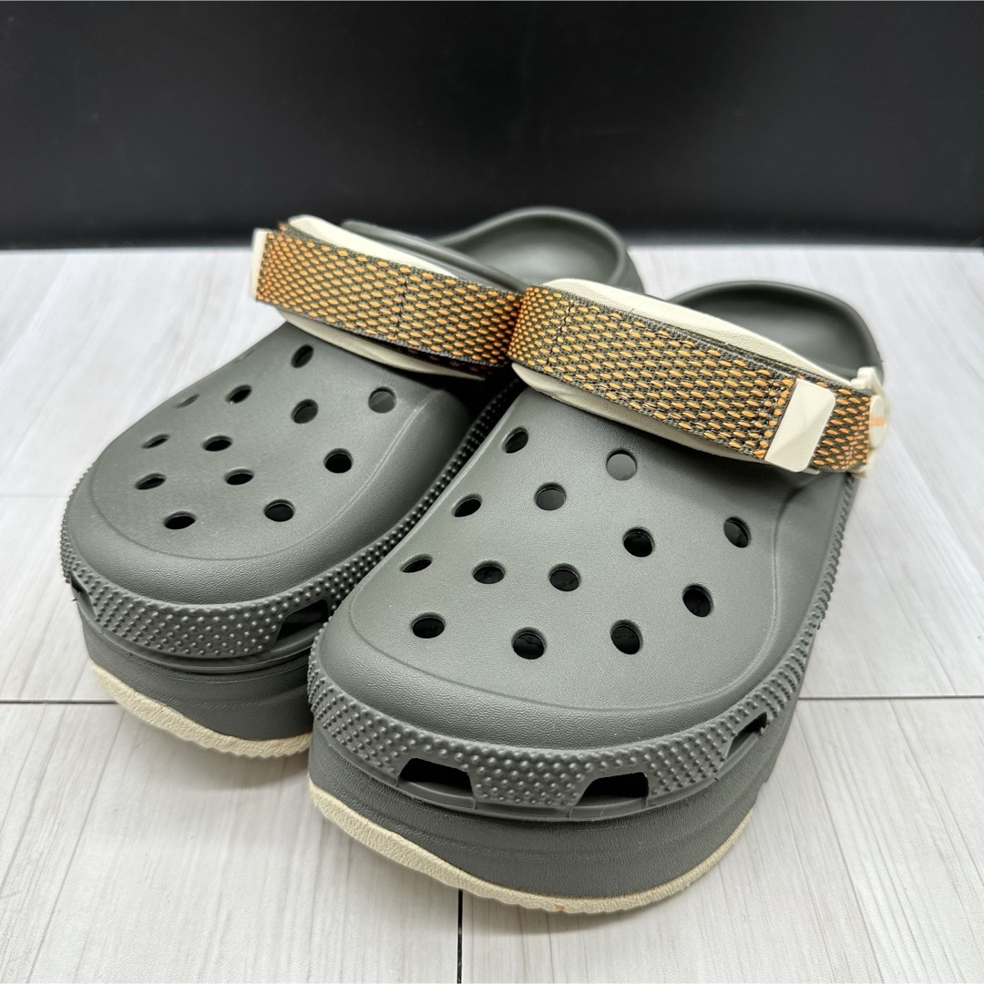 【美品】crocs クロックス 26 サンダル 厚底 カーキ