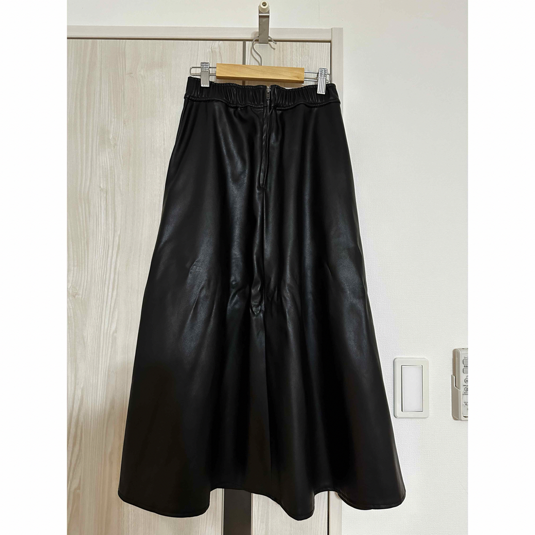 ViS(ヴィス)のVIS ビス レザースカート 黒 ブラック ミモレ丈 レディースのスカート(ロングスカート)の商品写真