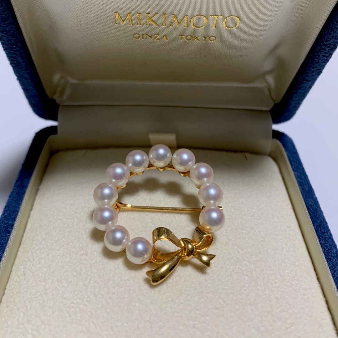 MIKIMOTO(ミキモト)のミキモト  K18 ベビーパール パールブローチ リボンリース  レディースのアクセサリー(ブローチ/コサージュ)の商品写真