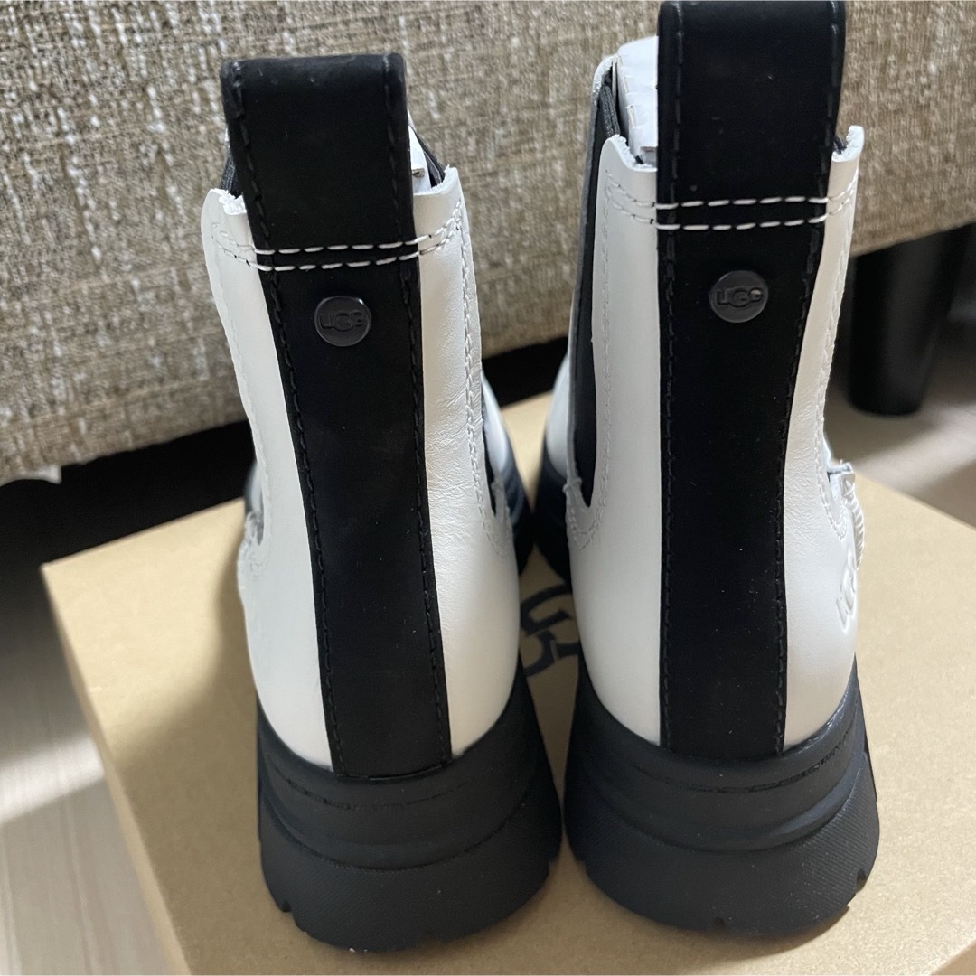 UGG(アグ)の【新品未使用】UGG Ashton Chelseaアシュトン チェルシー レディースの靴/シューズ(ブーツ)の商品写真