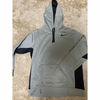 ナイキ(NIKE)のnike パーカー　therma-fit グレー　L(パーカー)