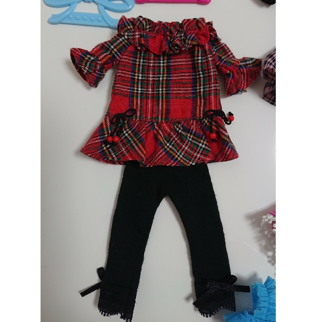 Takara Tomy(タカラトミー)のリカちゃん人形の服  着せ替え  ７パターン エンタメ/ホビーのおもちゃ/ぬいぐるみ(キャラクターグッズ)の商品写真