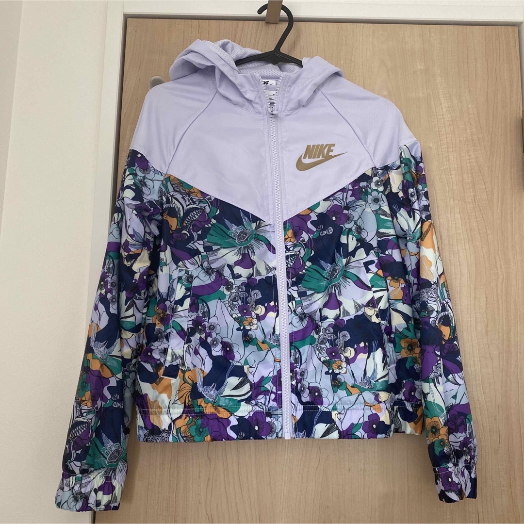 NIKE(ナイキ)の試着のみ　NIKE ナイロン　ジャンパー　M キッズ キッズ/ベビー/マタニティのキッズ服女の子用(90cm~)(ジャケット/上着)の商品写真