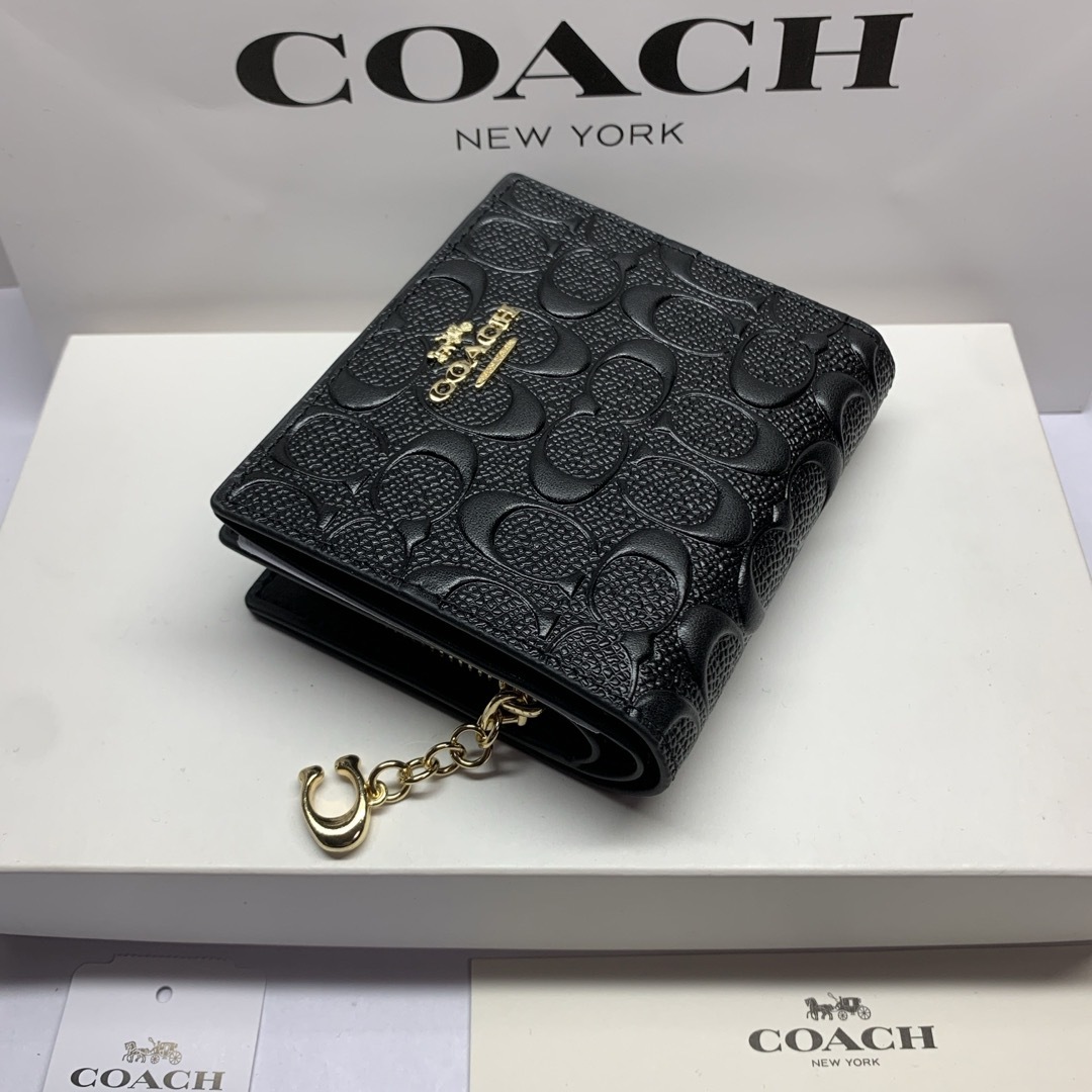 新品未使用 COACH 二つ折り財布 エンボス加工 スモールC7353