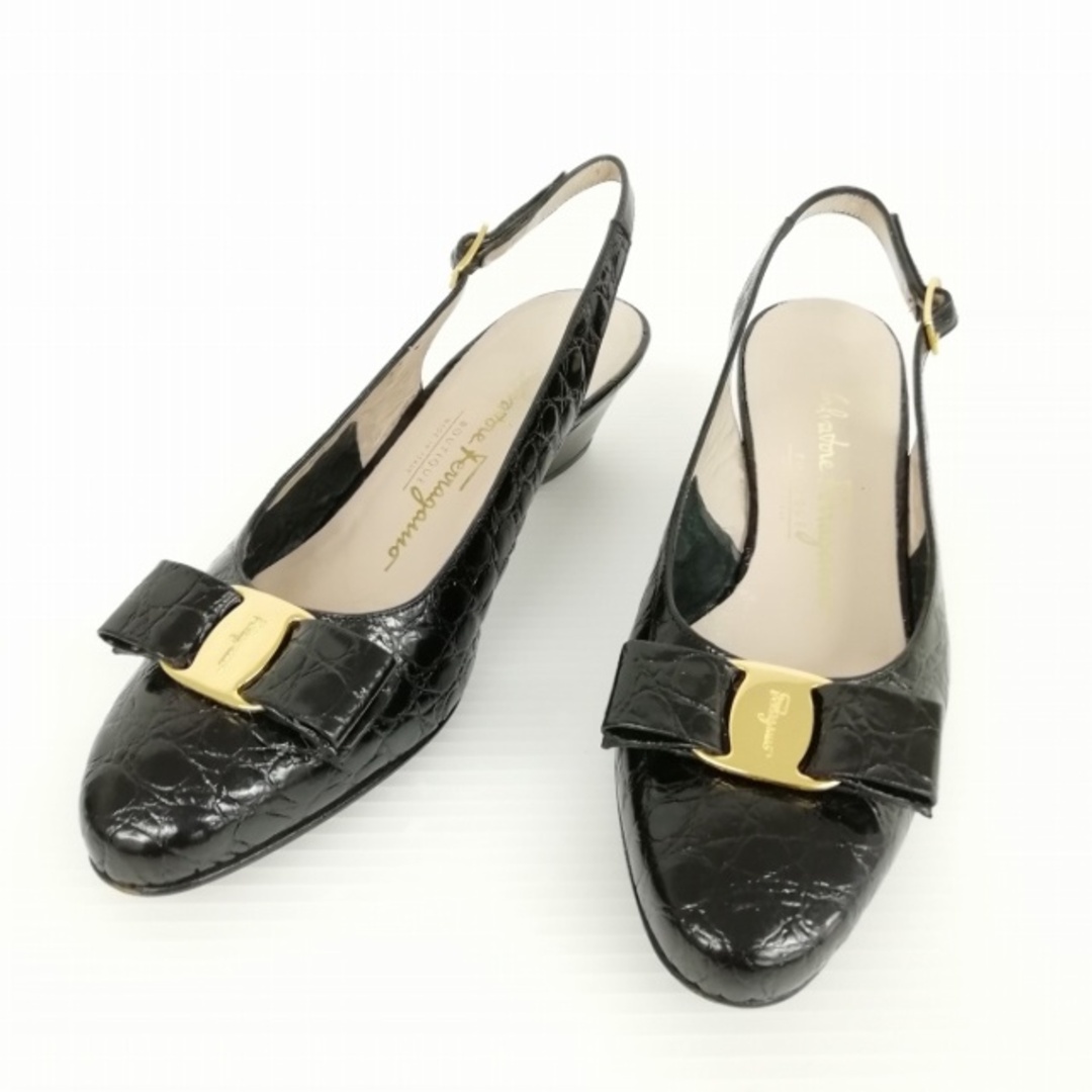 Salvatore Ferragamo - ヴァラ リボン クロコ型押し パンプス バック