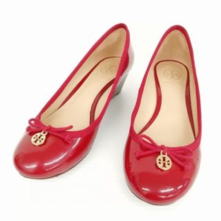 トリーバーチ(Tory Burch)のロゴチャーム リボン ウェッジソール パンプス パテント 6.5 M レッド(ハイヒール/パンプス)