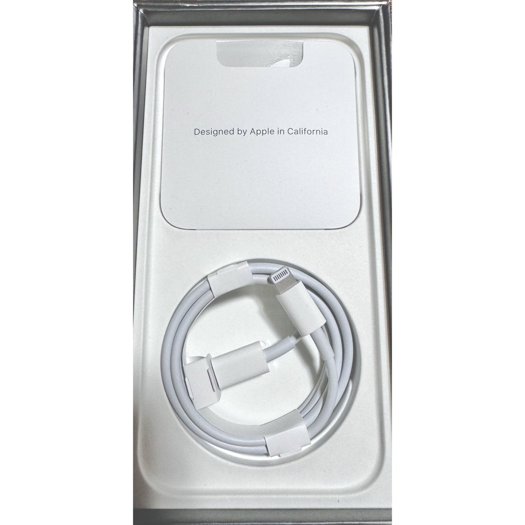 Apple(アップル)のiPhone充電ケーブルUSBーC lightning Apple純正規品 スマホ/家電/カメラのスマートフォン/携帯電話(バッテリー/充電器)の商品写真