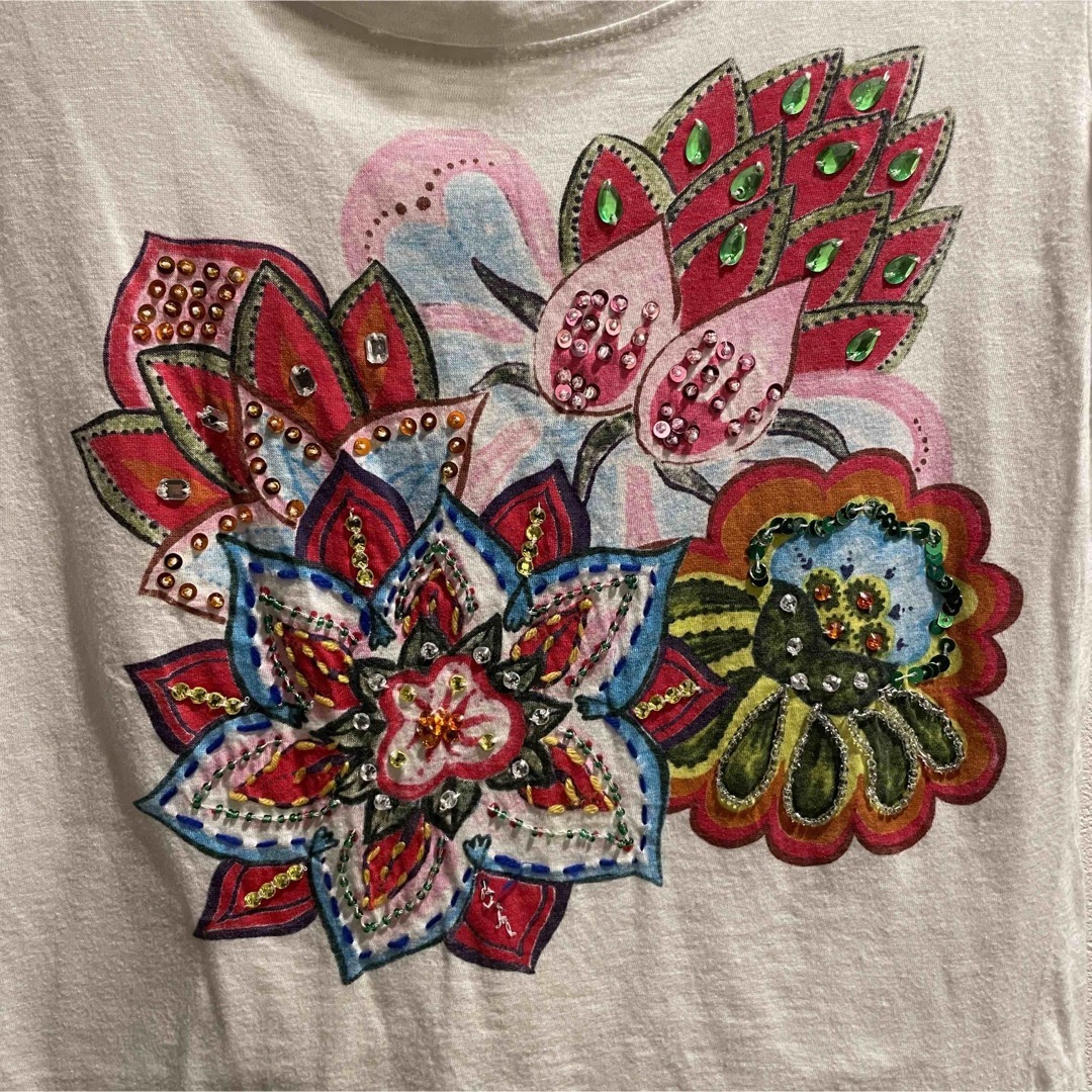 DESIGUAL(デシグアル)の【レア】デシグアル タイトTシャツ 花柄 刺繍  レディースのトップス(Tシャツ(半袖/袖なし))の商品写真
