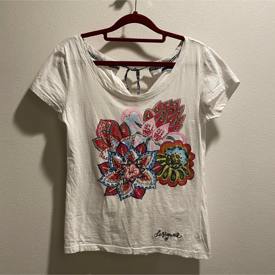 DESIGUAL(デシグアル)の【レア】デシグアル タイトTシャツ 花柄 刺繍  レディースのトップス(Tシャツ(半袖/袖なし))の商品写真