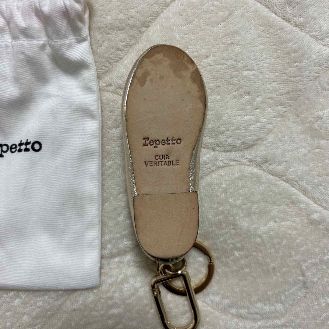 repetto(レペット)のレペット　repetto バレエシューズキーホルダー　ゴールド レディースのファッション小物(キーホルダー)の商品写真