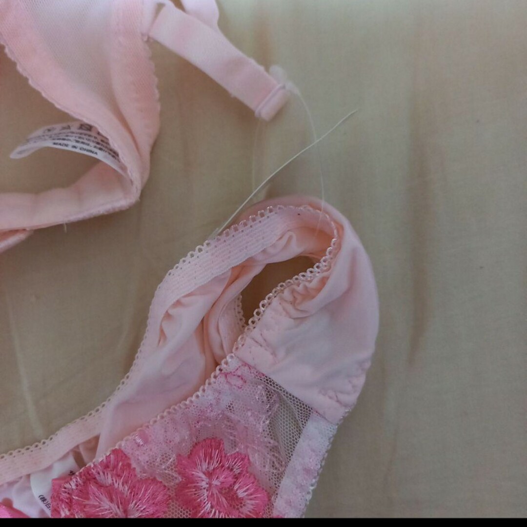 ピンク　ブラ&ショーツ　新品タグ付き レディースの下着/アンダーウェア(ブラ&ショーツセット)の商品写真