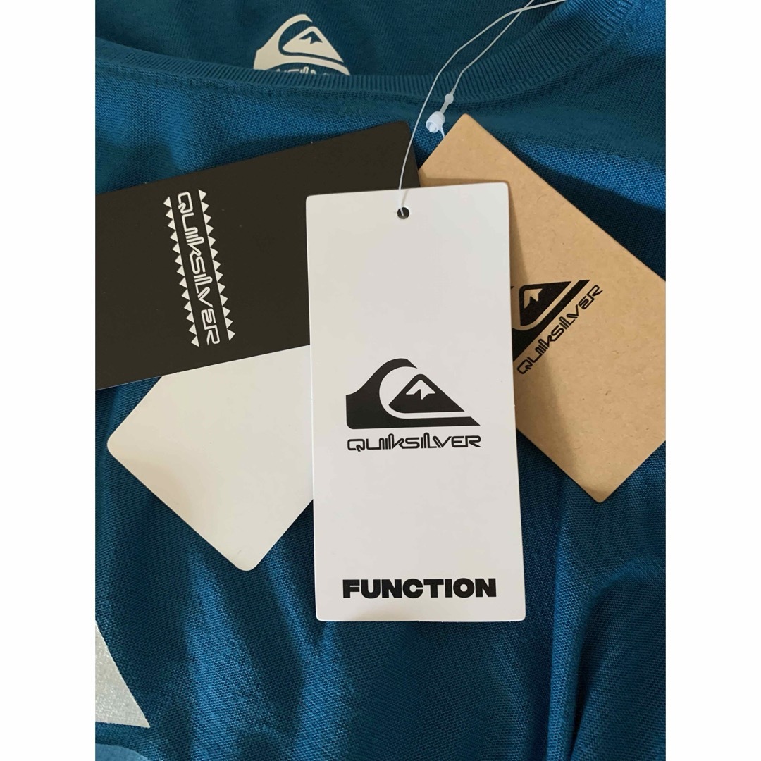 QUIKSILVER(クイックシルバー)の新品タグ付き　QUIKSILVER ラッシュガード　定価4730円① メンズの水着/浴衣(水着)の商品写真