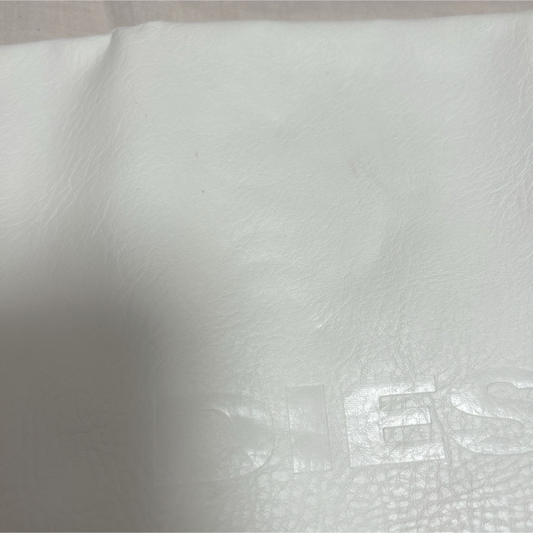 DIESEL(ディーゼル)のDIESELクラッチバッグ　白 メンズのバッグ(セカンドバッグ/クラッチバッグ)の商品写真