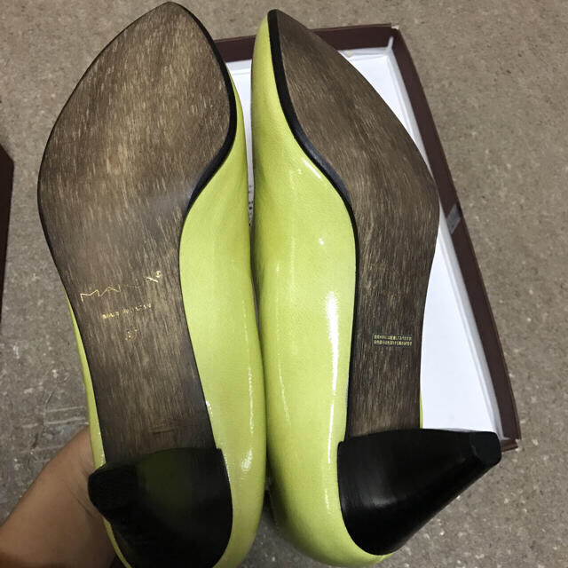 DIANA(ダイアナ)のmana 黄緑色 新品 ハイヒール 箱付き 24センチ ダイアナ等好きな方 レディースの靴/シューズ(ハイヒール/パンプス)の商品写真