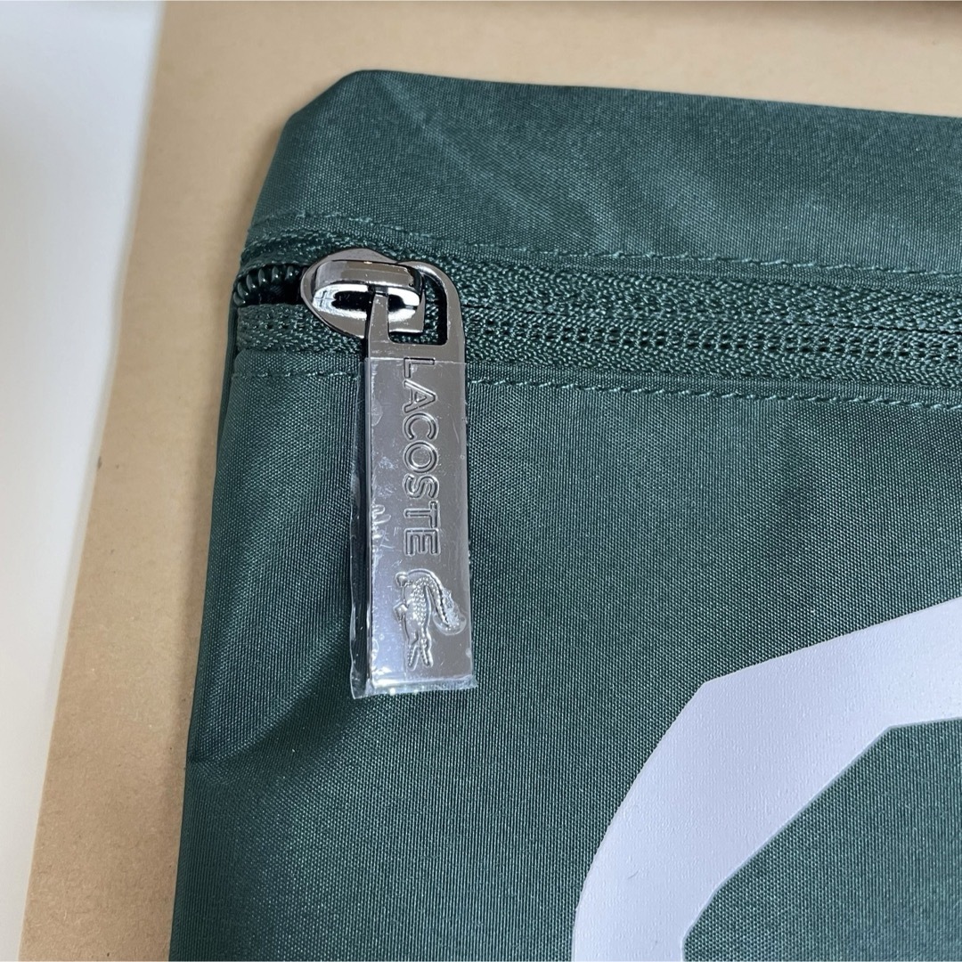 LACOSTE(ラコステ)の❮新品❯ラコステ ロゴ ポーチ 緑 ワニ ノベルティ 非売品 ケース レディースのファッション小物(ポーチ)の商品写真