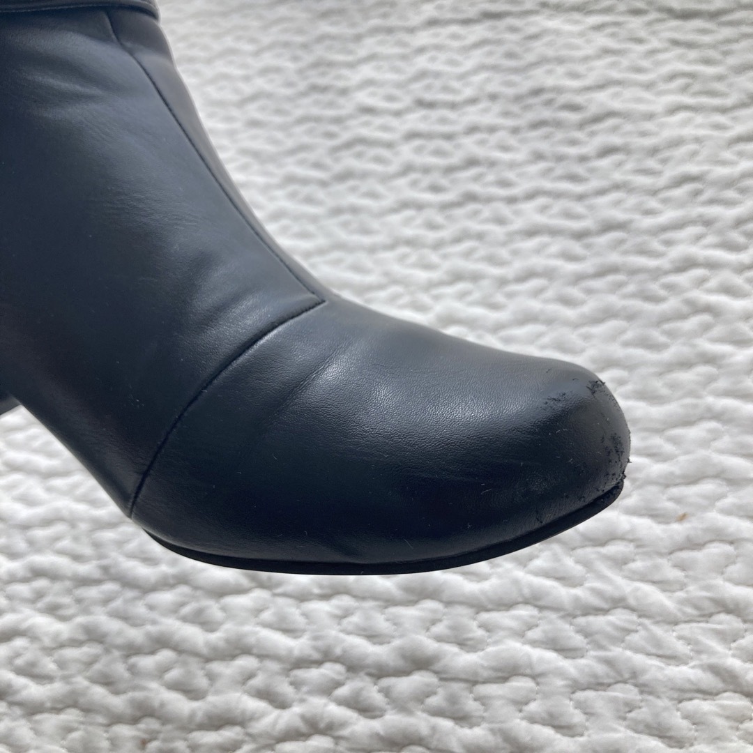 velikoko(ヴェリココ)のvelikoko ヴェリココ ベルト付き 異素材ブーツ ショート 23.5 レディースの靴/シューズ(ブーツ)の商品写真