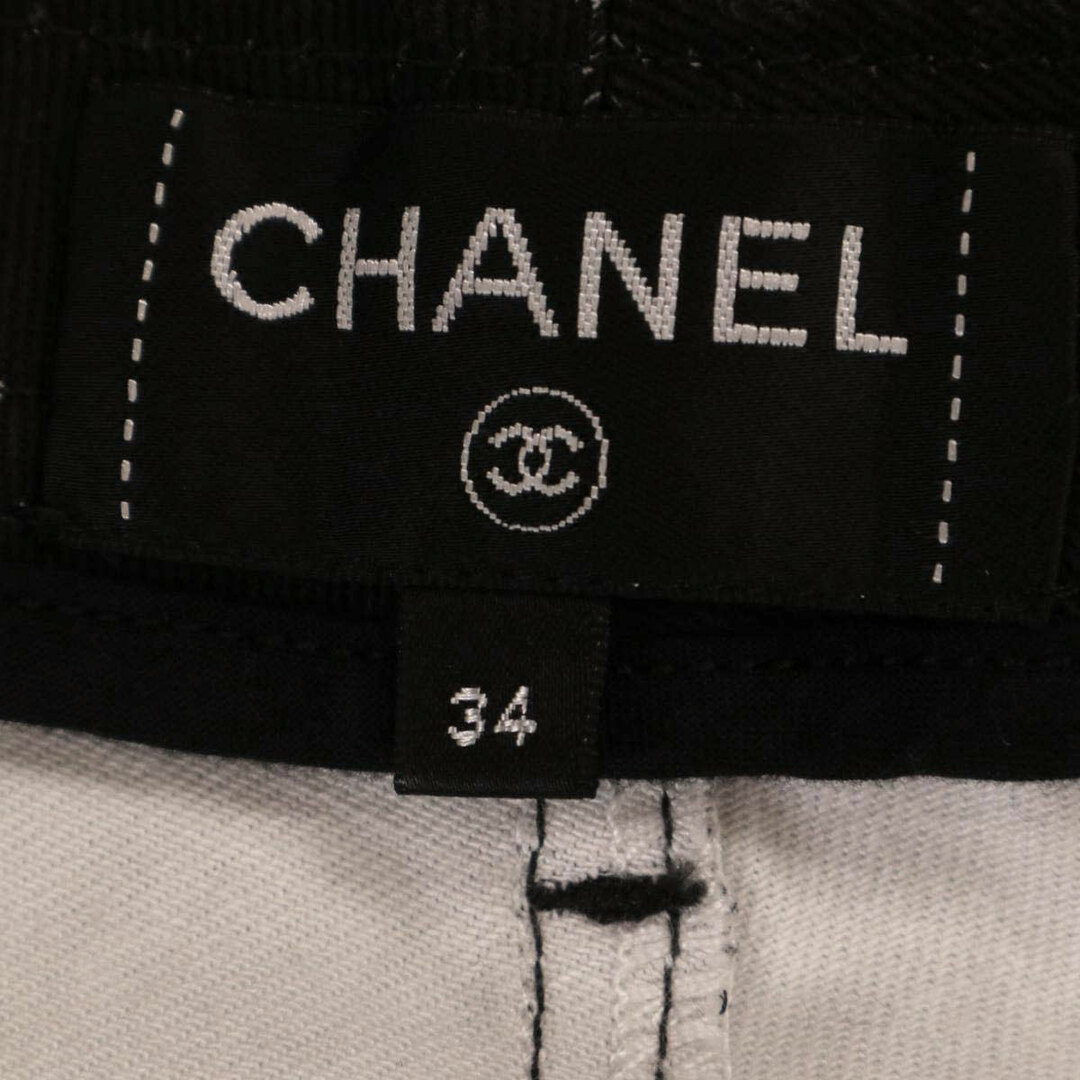 CHANEL(シャネル)のシャネル ココマーク プリント デザイン デニムパンツ P71979V63579 レディース ブラック CHANEL 【中古】 【アパレル・小物】 レディースのパンツ(デニム/ジーンズ)の商品写真