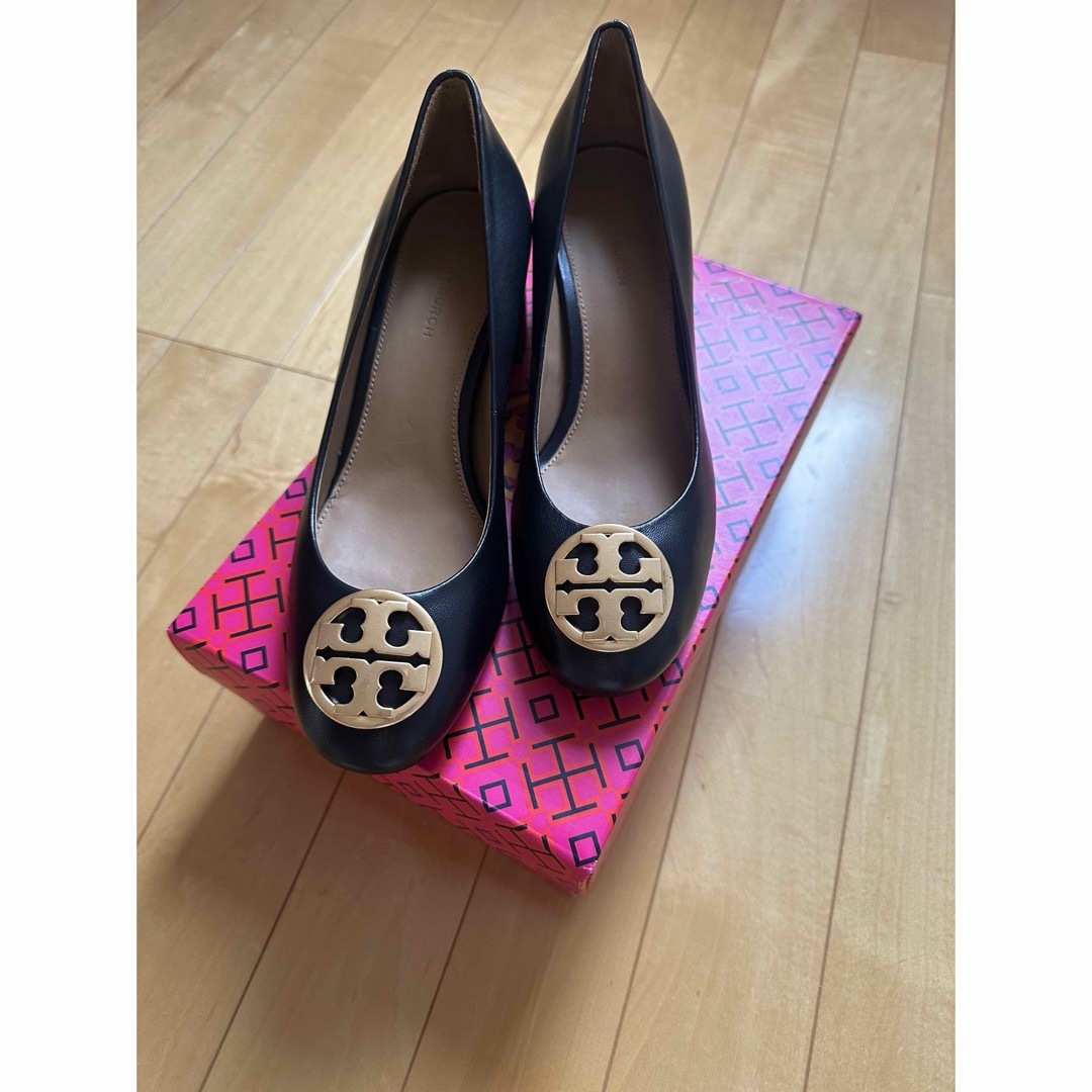 Tory Burch - 新品 トリーバーチ 23.5cmチャンキーヒール黒パンプスの