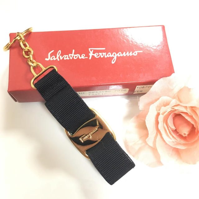 Salvatore Ferragamo(サルヴァトーレフェラガモ)のmary様💓【未使用＊正規品】フェラガモ キーホルダー レディースのファッション小物(キーケース)の商品写真