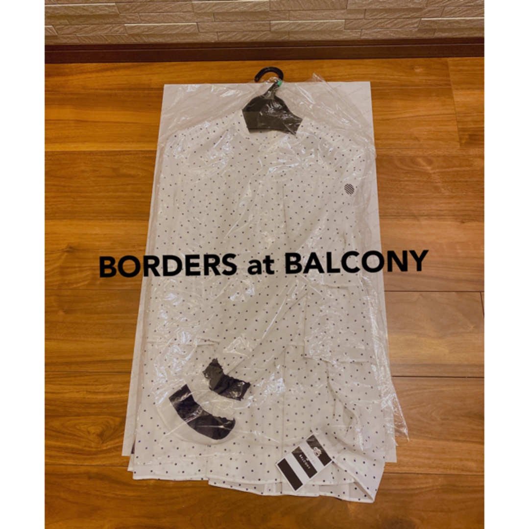 borders at balcony ドットブラウス