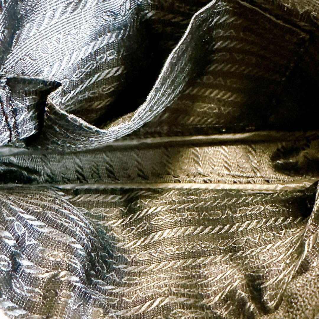 PRADA(プラダ)の極美品 PRADA アクセサリーポーチ ウール 3角ロゴ レザー ブラック レディースのバッグ(ハンドバッグ)の商品写真