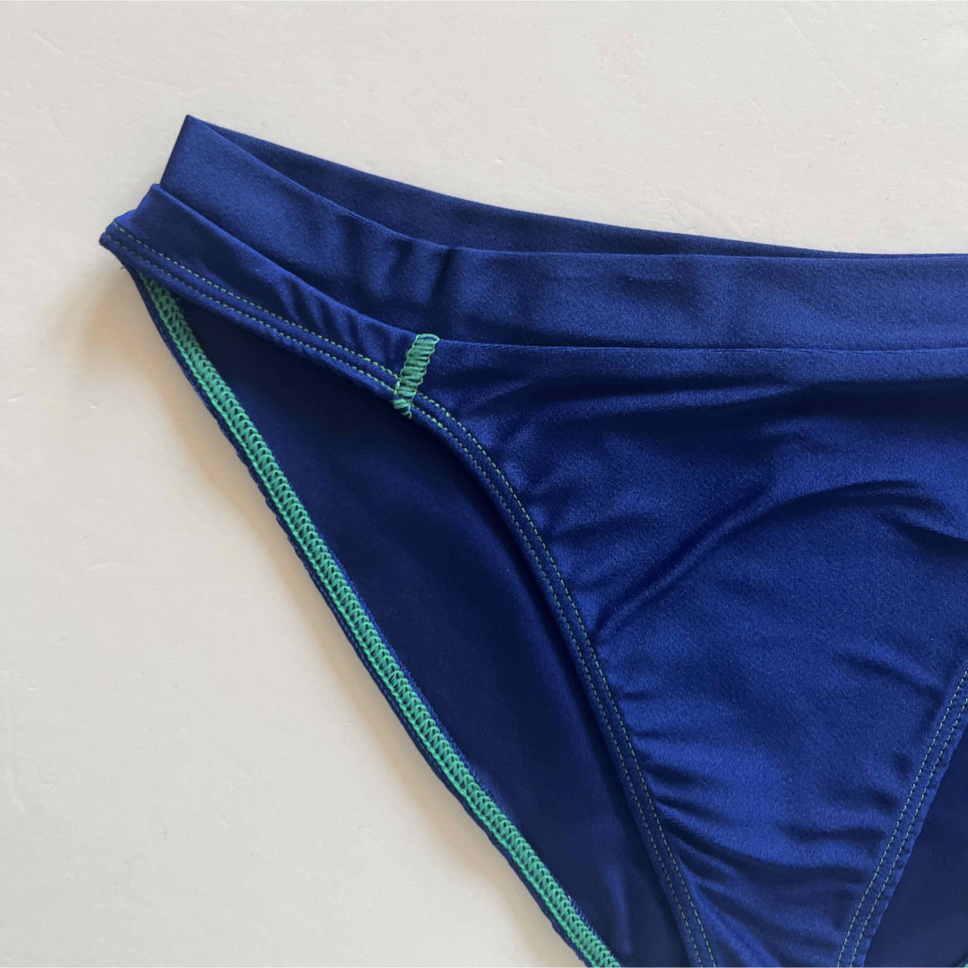 gowear Vシェイプビキニ　FLAT ブルー　M ローライズビキニ　男性下着 メンズのアンダーウェア(その他)の商品写真