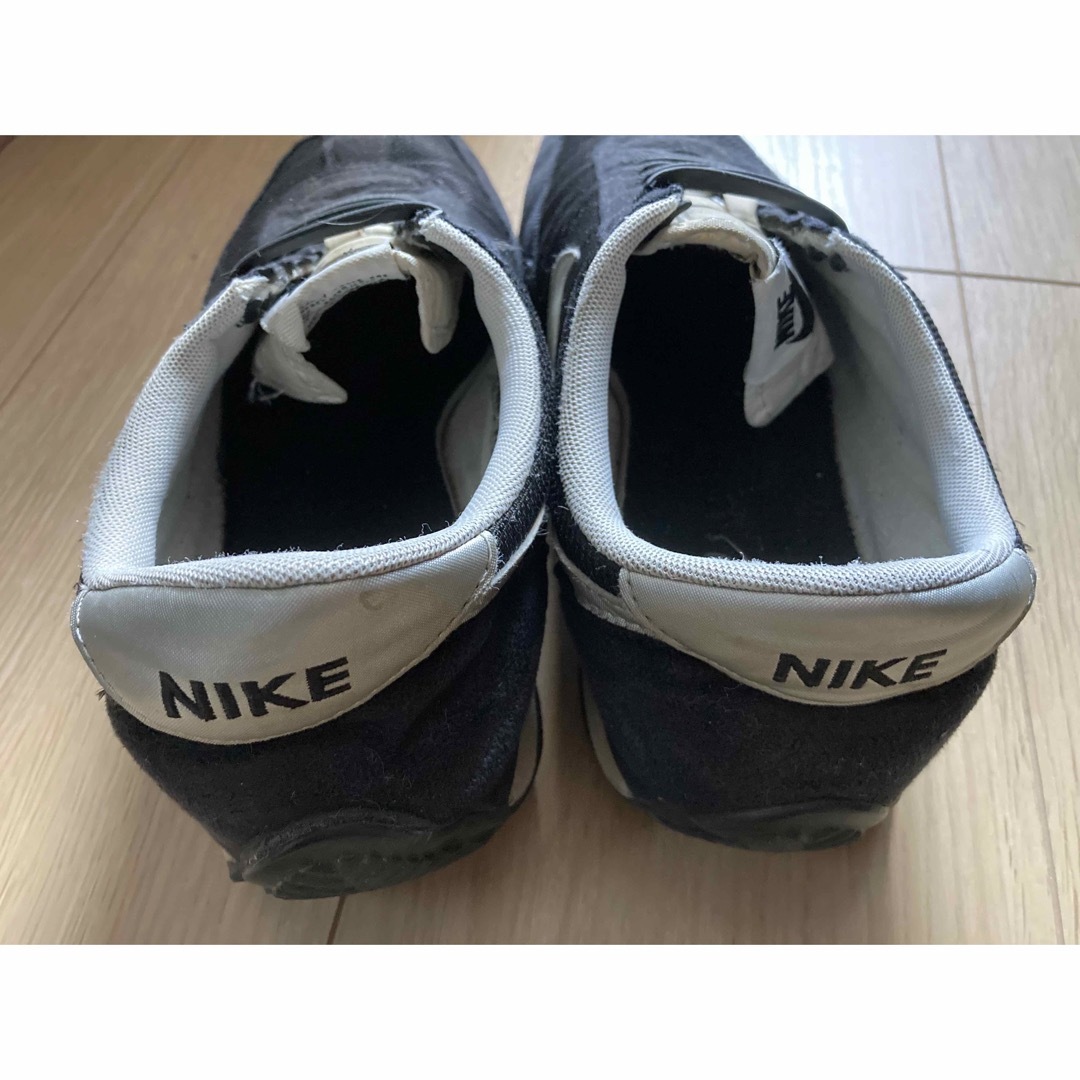 NIKE(ナイキ)のNIKE ナイキ　レディース　スニーカー　黒　ブラック　24.5cm レディースの靴/シューズ(スニーカー)の商品写真