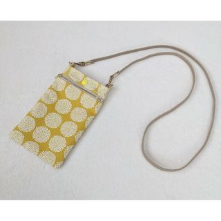 ☆ハンドメイド　スマホポシェット　ショルダーバッグ　ミニあじさい柄　イエロー☆(バッグ)