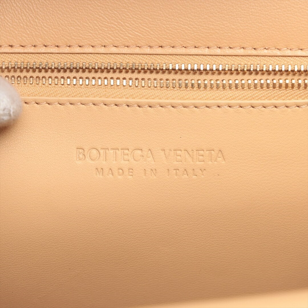 Bottega Veneta(ボッテガヴェネタ)のボッテガヴェネタ  レザー  ベージュ レディース ショルダーバッグ レディースのバッグ(ショルダーバッグ)の商品写真
