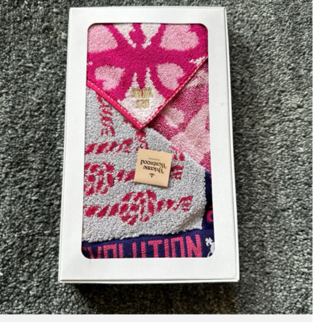Vivienne Westwood(ヴィヴィアンウエストウッド)のヴィヴィアンウエストウッド　アナスイ　タオルハンカチ  コットン ピンク　2枚 レディースのファッション小物(ハンカチ)の商品写真