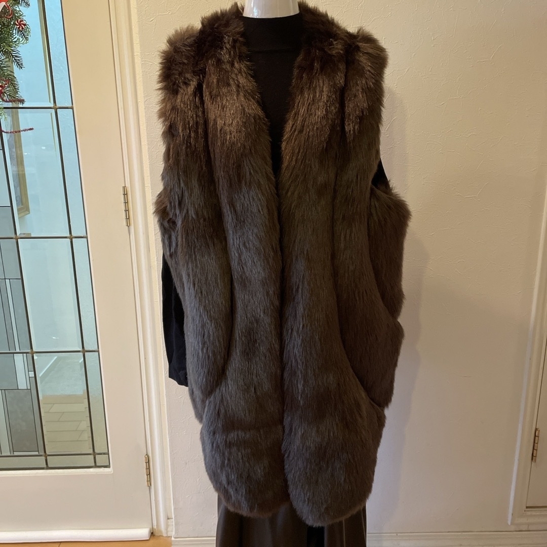 大きいサイズ　フェイクファーベスト レディースのジャケット/アウター(毛皮/ファーコート)の商品写真