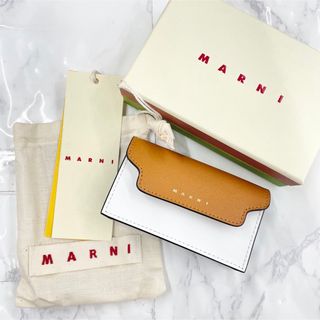 マルニ(Marni)のMARNI カーフレザー カードケース 名刺入れ(名刺入れ/定期入れ)