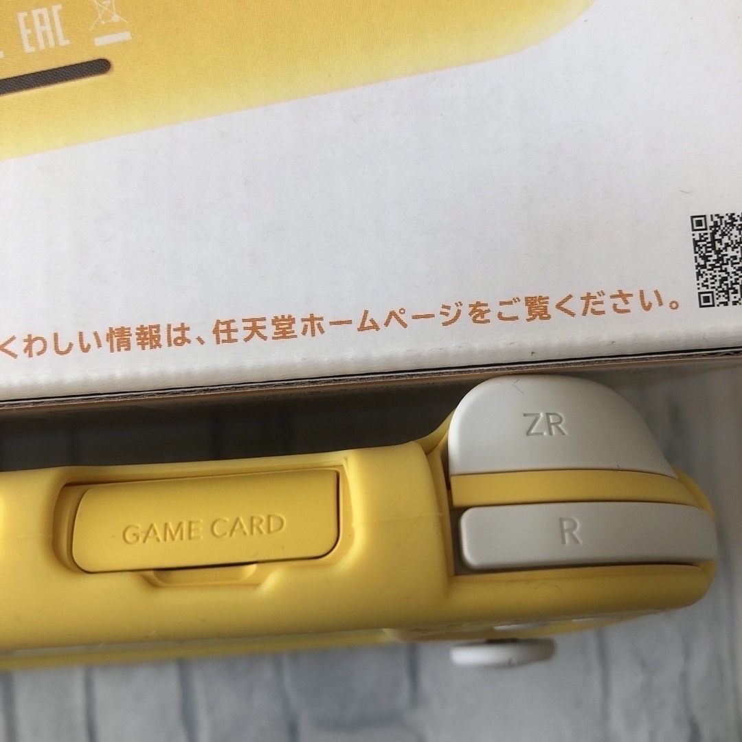 Nintendo Switch(ニンテンドースイッチ)のNintendo Switch Lite イエロー　ソフトカバー付き　美品 エンタメ/ホビーのゲームソフト/ゲーム機本体(家庭用ゲーム機本体)の商品写真