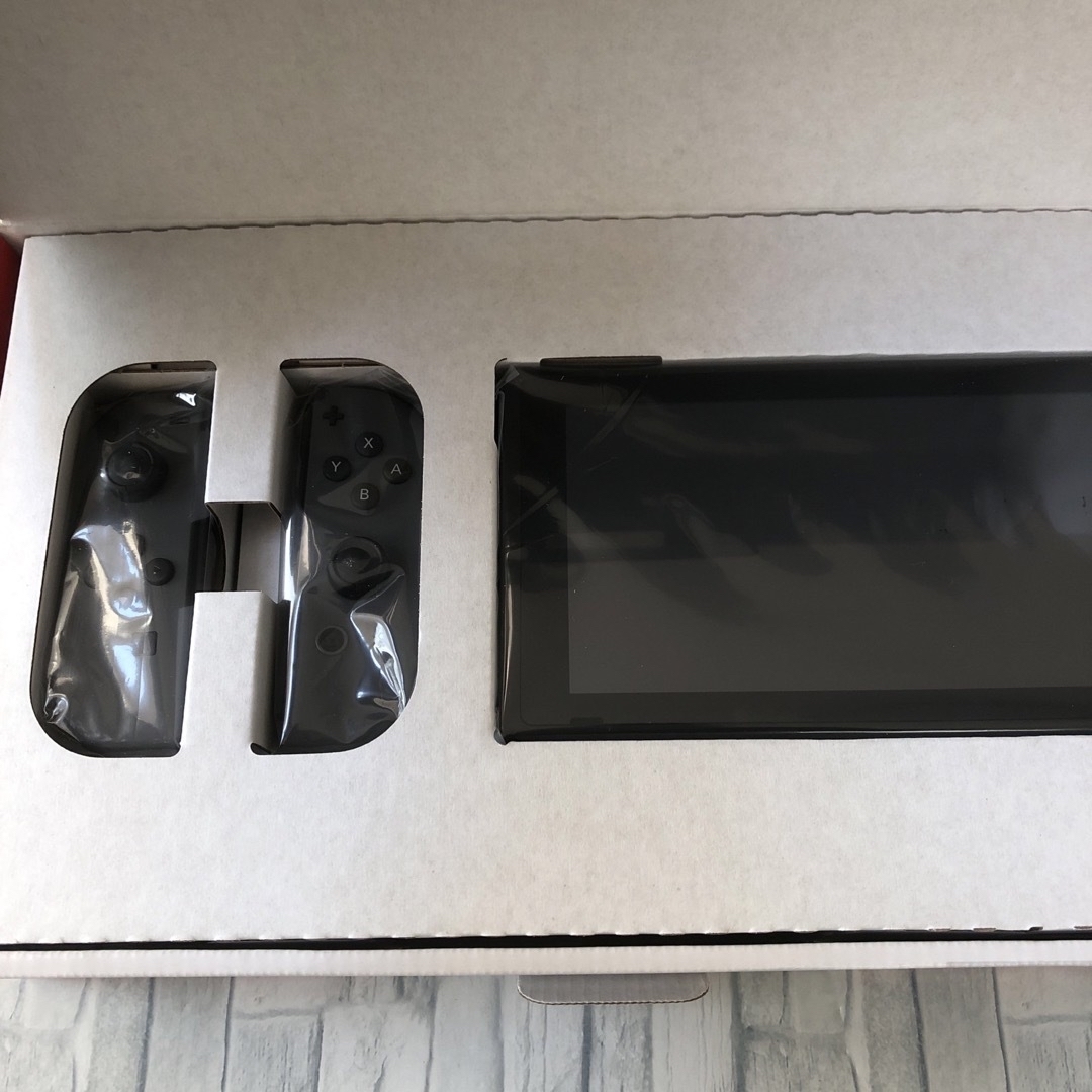 Nintendo Switch(ニンテンドースイッチ)のNintendo Switch Joy-Con(L)/(R) グレー　美品　完品 エンタメ/ホビーのゲームソフト/ゲーム機本体(家庭用ゲーム機本体)の商品写真