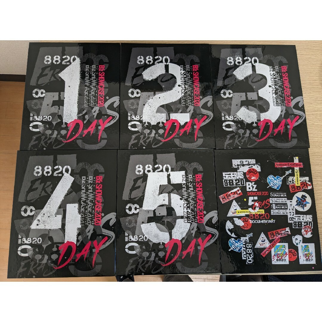 B'z(ビーズ)のB'z SHOWCASE 2020 5 ERAS COMPLETE BOX エンタメ/ホビーのDVD/ブルーレイ(ミュージック)の商品写真