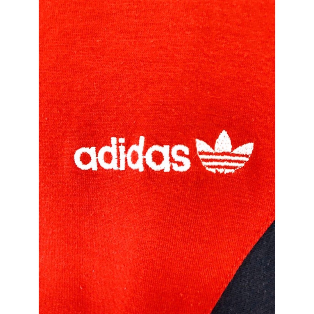 adidas(アディダス)のadidas　トレフォイル　刺繍ロゴ　Tシャツ　S　赤✕紺✕白　EU古着 メンズのトップス(Tシャツ/カットソー(半袖/袖なし))の商品写真