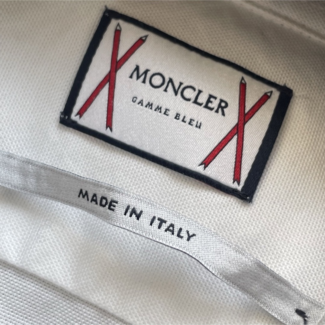 MONCLER(モンクレール)の超希少 モンクレール　ガムブルー　ボタンダウンシャツ サイズ0 ホワイト 白 メンズのトップス(Tシャツ/カットソー(七分/長袖))の商品写真