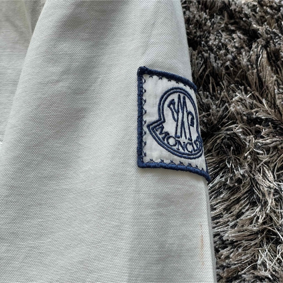 MONCLER(モンクレール)の超希少 モンクレール　ガムブルー　ボタンダウンシャツ サイズ0 ホワイト 白 メンズのトップス(Tシャツ/カットソー(七分/長袖))の商品写真