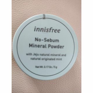 イニスフリー(Innisfree)のイニスフリーパウダー☆人気商品　新品未使用品♪送料込(フェイスパウダー)