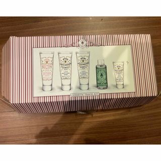 サンタマリアノヴェッラ(Santa Maria Novella)のサンタマリアノヴェッラ　トラベルキット　ローズ　ayuki様(化粧水/ローション)