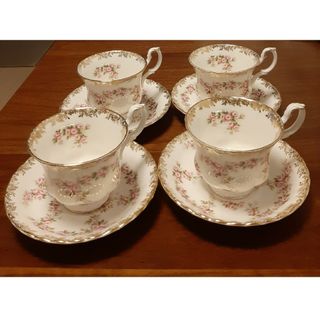 ロイヤルアルバート(ROYAL ALBERT)の美品ロイヤルアルバート　カップ&ソーサー(グラス/カップ)